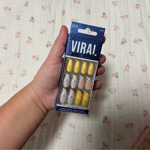 Salon Perfect Viral Nail Set Lemon Design